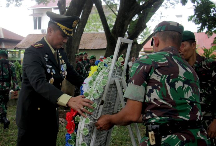 Dandim 0101/KBA Pimpin Upacara Persemayaman dan Pemakaman Militer Almarhum Serda Syafrizal