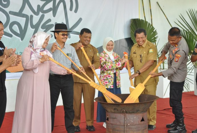 Sekda Aceh Besar Buka Kenduri Aceh Rayeuk di Kota Jantho