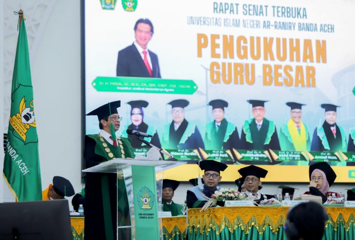 Irjen Kemenag RI Kukuhkan Delapan Guru Besar UIN Ar-Raniry