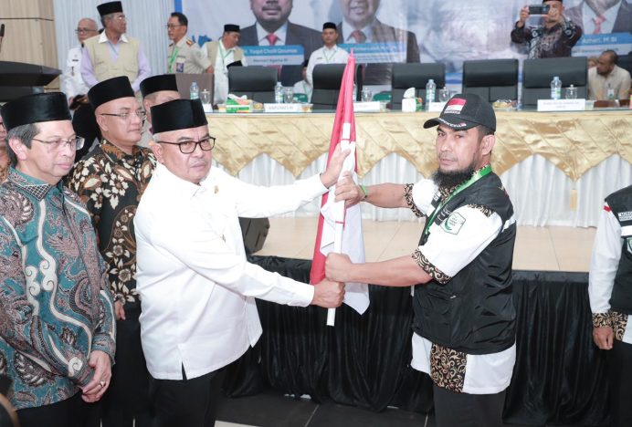 Pj Gubernur Aceh Lepas Keberangkatan Jamaah Calon Haji Kloter I Asal Aceh