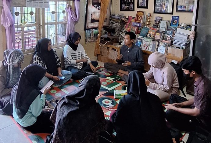 Diskusi “Sastra Pariwisata” di Sekretariat Komunitas Seni Kuflet Padangpanjang