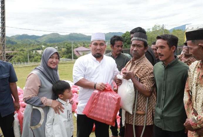 Penyerahan 100 Paket Sembako untuk Warga Kota Jantho oleh Pj Bupati Aceh Besar