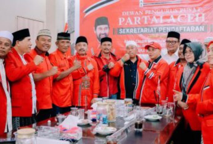 Ratusan Kader dan Simpatisan PA Antar Abu Sarjani Mendaftar Sebagai Calon Bupati Pidie