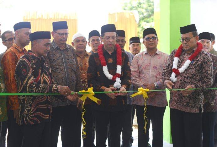 Hadiri Hardiknas di Pidie, Irjen Kemenag RI Resmikan Sejumlah Ruang Belajar Madrasah dan KUA