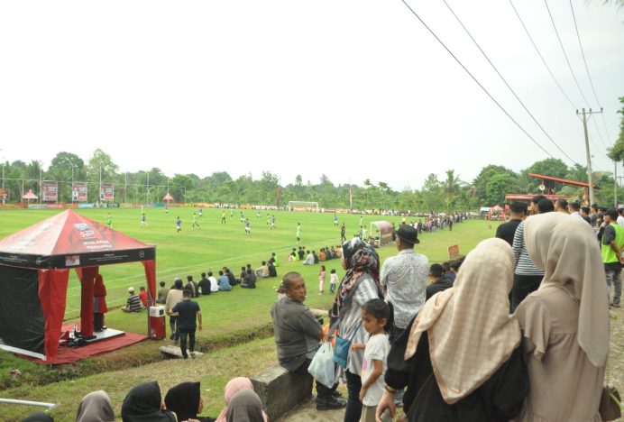 Ribuan Penonton Padati Lapangan Lamteungoh