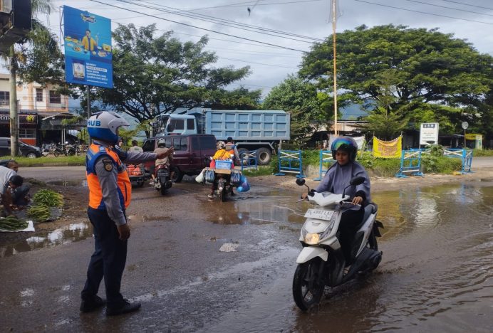 Dishub Aceh Besar Kerahkan Petugas Atur Lalu Lintas di Pasar Induk Lambaro