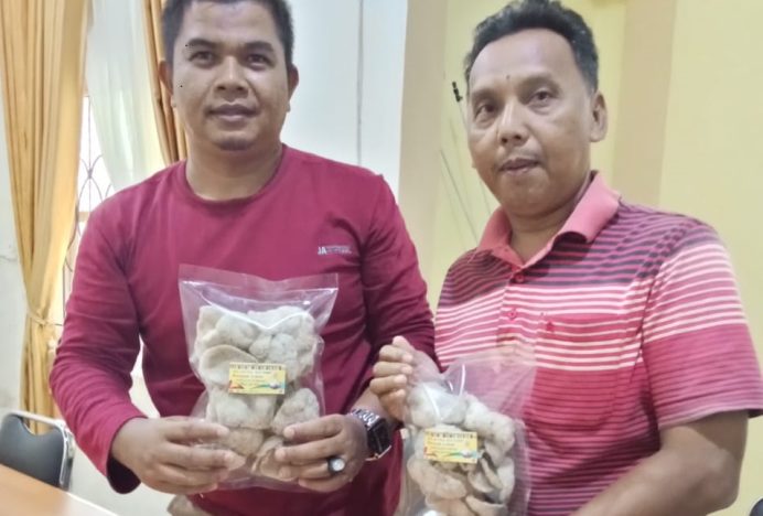 “Kerupuk Lokan” Produksi UMKM Saat Ini Menjadi Salah Satu Oleh-oleh Makanan Khas Aceh Singkil