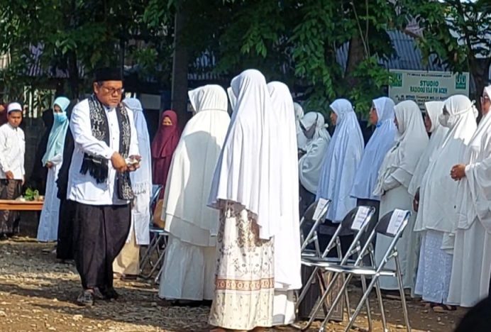 Dayah Thalibul Huda Peusijuk Jamaah Calon Haji