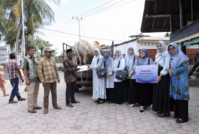 Sambut Idul Adha 1445 H, PIKABAS Serahkan Bantuan Hewan Kurban