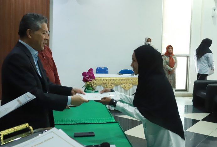 Rektor USK Serahkan 53 SK Pegawai PPPK