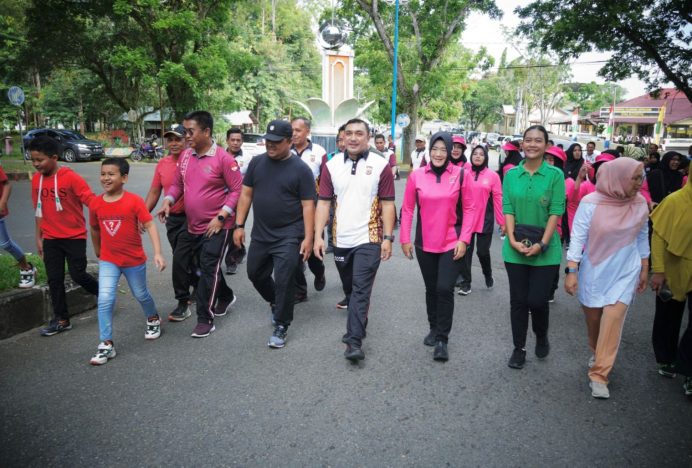 Sambut Hari Bhayangkara Ke-78, Sekda Aceh Besar Ikuti Olahraga Bersama