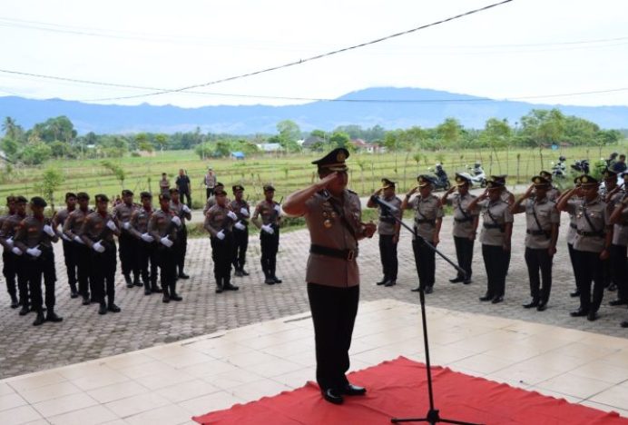 Polres Aceh Besar Gelar Upacara Ziarah Makam dan Tabur Bunga