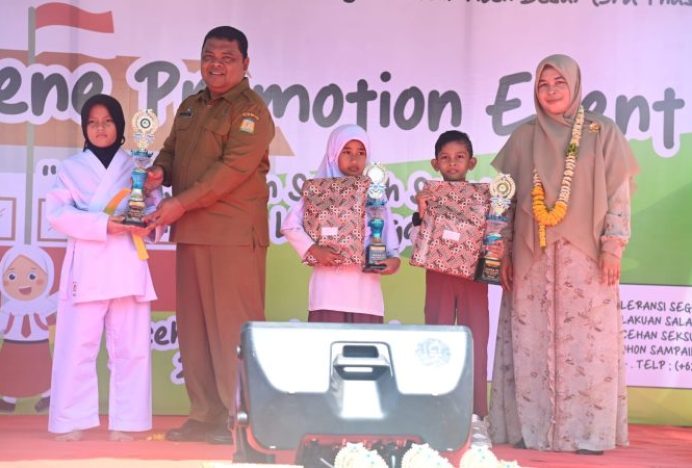 Sekda Aceh Besar Buka Even Promosi Kebersihan di SDN 1 Lhoknga