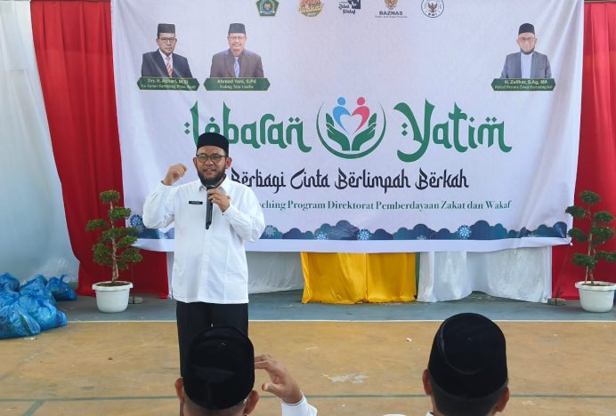 Kemenag Aceh Santuni Yatim dan Bagikan Sembako, Aceh Tengah Jadi Kota Wakaf 2024, Kakanwil Pandu Doa