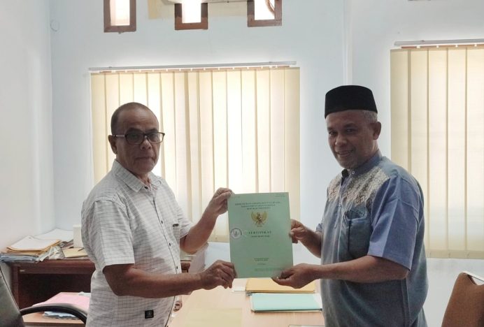 BPN Aceh Besar Serahkan Sertifikat Tanah KUA Pulo Aceh