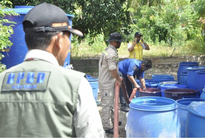 14 Mobil Tanki Salurkan Air Bersih untuk Masyarakat Lhoknga