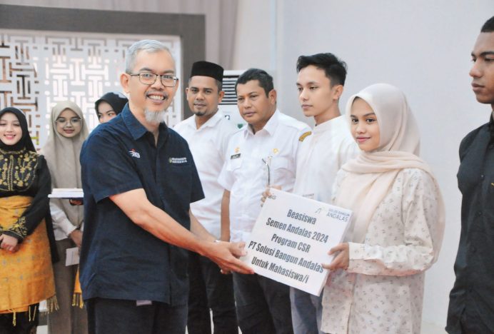 PT SBA Serahkan Beasiswa kepada 350 Pelajar Lhoknga dan Leupung