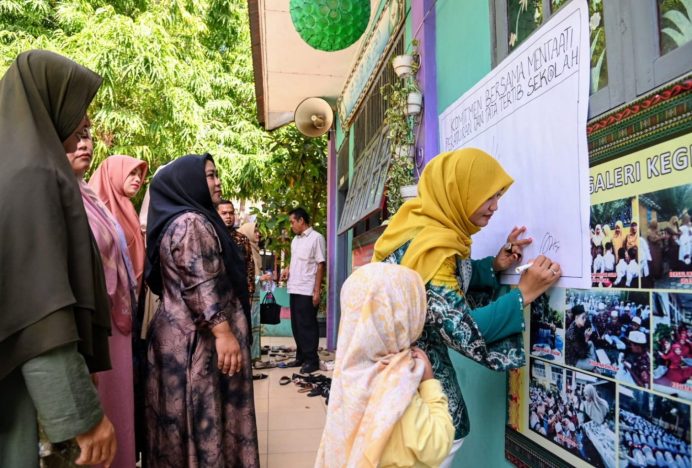 Bunda PAUD Aceh Besar Teken Komitmen Bersama Orangtua Siswa Baru untuk Taati Aturan Sekolah