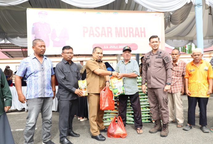 Pj Bupati Iswanto Buka Pasar Murah, Sambut Hari Bhakti Adhyaksa ke-64 di Kota Jantho