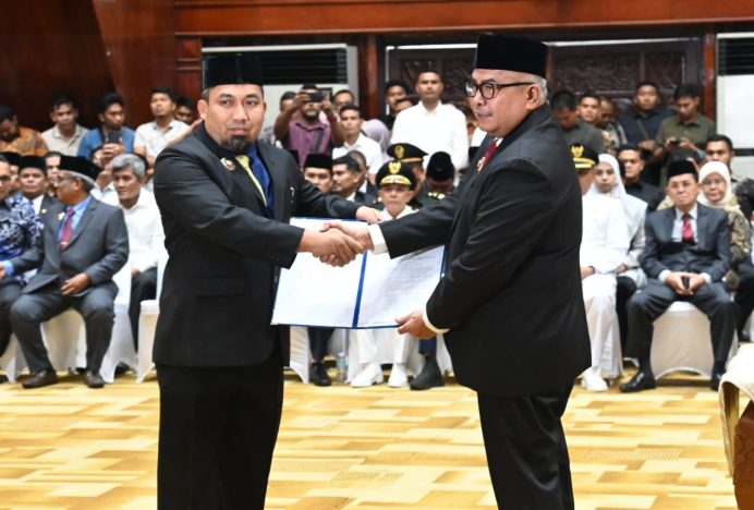 Muhammad Iswanto Kembali Terima SK Perpanjangan Pj Bupati Aceh Besar