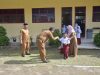 Hari Pertama Masuk Sekolah, Plt Kadis Kominfo Aceh Besar Sapa Murid SD