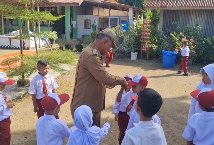 Camat dan Bunda PAUD Darul Kamal Tinjau Hari Pertama Masuk Sekolah