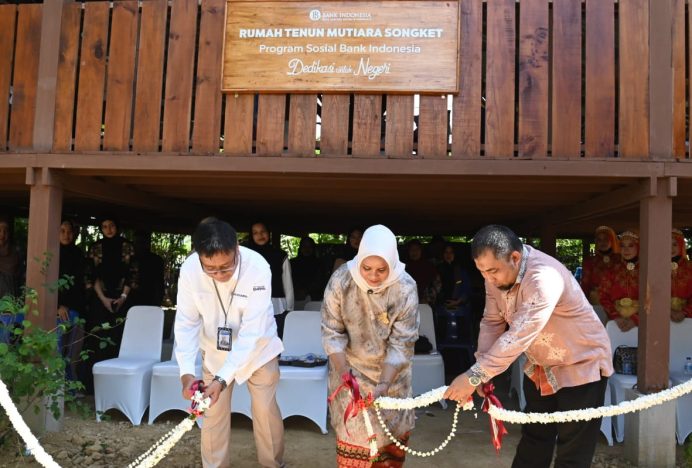 Pj Bupati Iswanto dan Cut Rezky Ikuti Peresmian Rumah Tenun Mutiara Songket