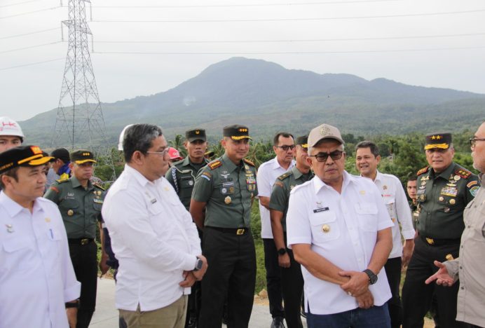 Dandim 0101/KBA Dampingi Pangdam IM Tinjau Proyek Jalan Tol Sibanceh