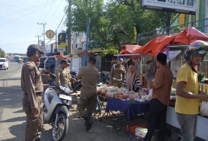 Pasar dan Bangunan Liar Di Tertibkan Oleh Satpol PP dan WH Aceh Besar