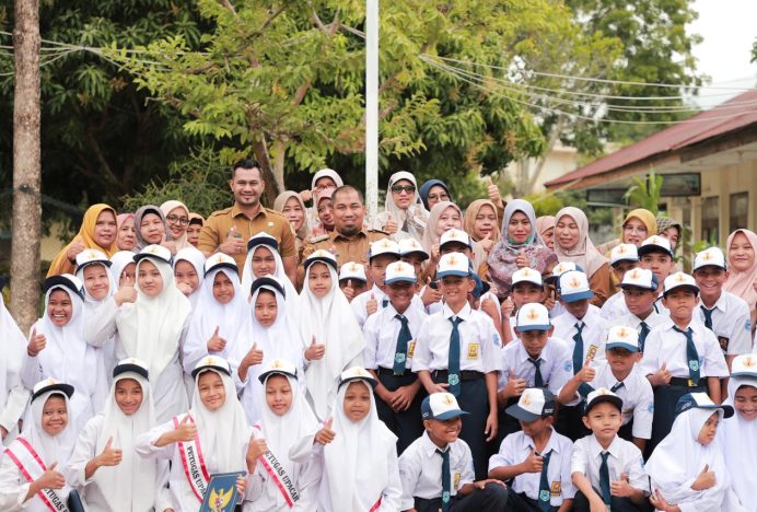 Pj Bupati Aceh Besar Iswanto Kunjungi Guru dan Sekolahnya Dulu di SMPN 2 Ingin Jaya