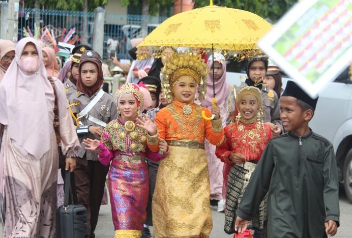 Meriahnya Pawai 1 Muharram 1446 H di Kecamatan Indrapuri