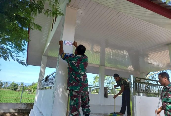 Babinpotdirga Lanud SIM Bersihkan Makam Teungku Syeh Tuan Dilungkeung