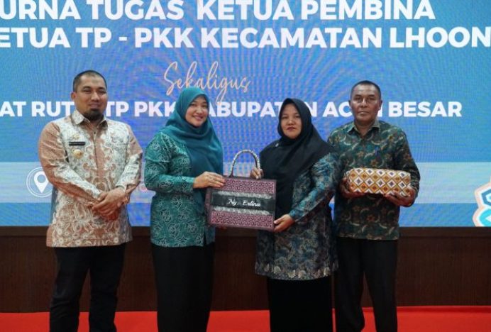 Pj Bupati Aceh Besar Lepas Purna Tugas Camat Lhoong Aceh Besar