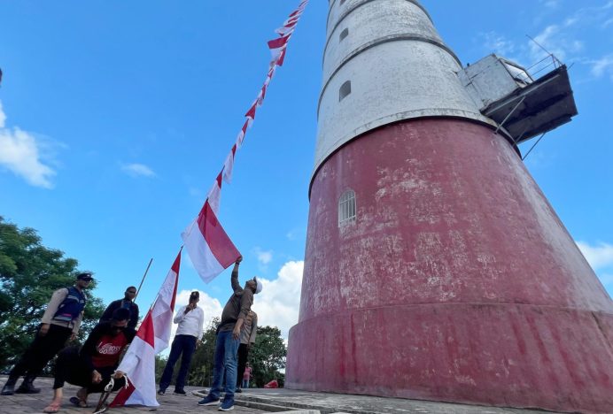 Bendera Merah Putih Berkibar di Mercusuar Willem’s Torrent III Pulo Aceh