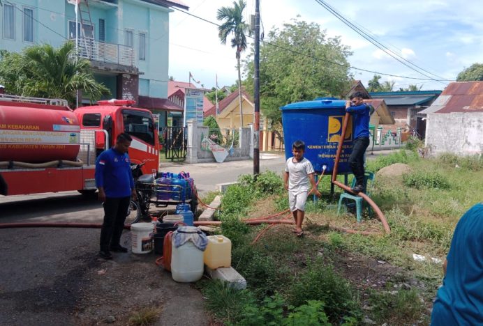 Pemkab Aceh Besar Salurkan 696.000 Liter Air Bersih di Lhoknga dalam Dua Hari