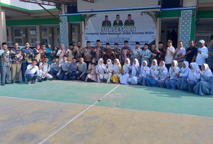 Usai Pelaksanaan Ujian KSM Tingkat MA, Peserta Aceh Singkil Gelar Photo Bersama dengan Bapak Kakanwil