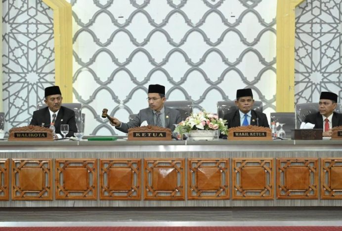 DPRK Banda Aceh Gelar Paripurna Penyampaian Penjelasan dan Penyerahan RKUA-PPAS APBK 2025