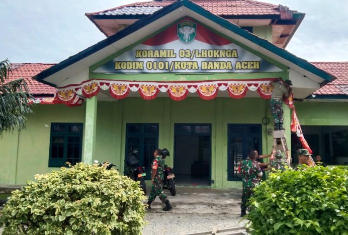 Koramil Jajaran Kodim 0101/Kota Banda Aceh Hiasi Markas dengan Bendera Merah Putih dan Umbul-umbul