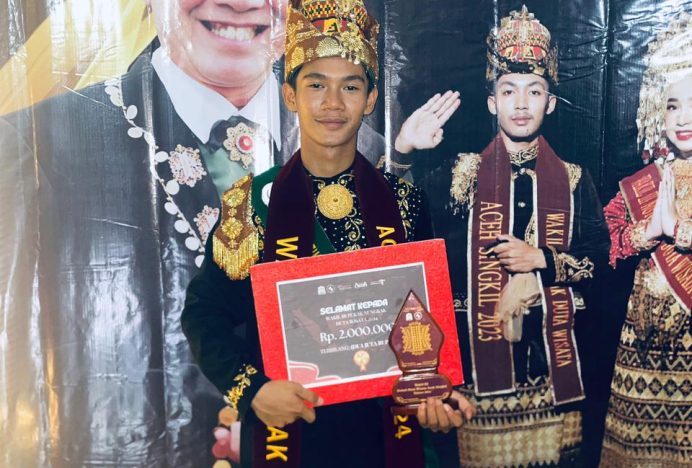 Hamdani dan Irhamul Siswa  Aceh MAN Singkil Raih Juara Pada Ajang Pemilihan Pukak dan Nungkak Aceh Singkil 2024