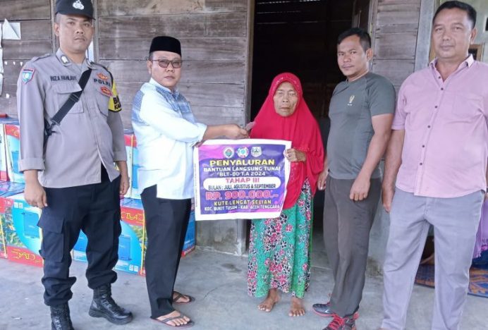 Kades Kute Lengat Selian Agara Bagikan BLT dan Semprot Elektrik