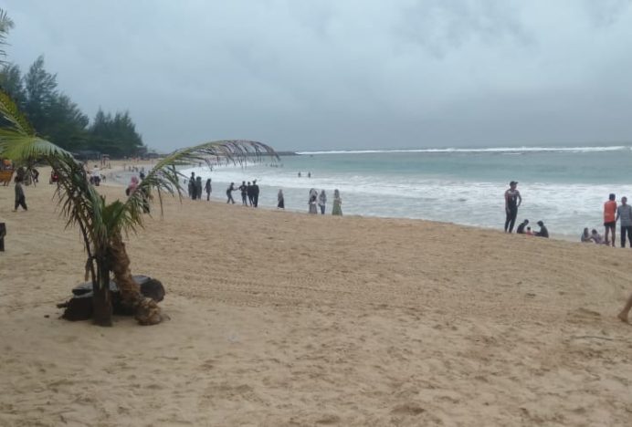 Pantai Lampuuk Sepi Akibat Cuaca Buruk