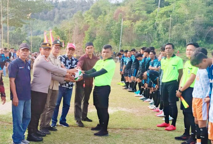 Camat Pulo Aceh Buka Turnamen Sepak Bola Apdesi Cup Tahun 2024