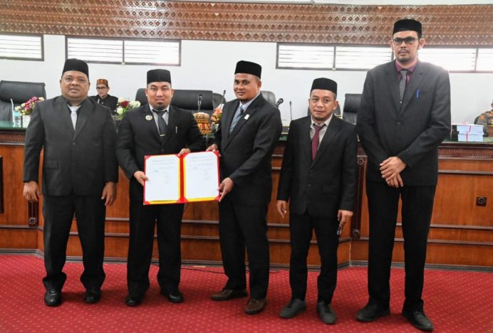 Pj Bupati Aceh Besar Sampaikan KUPA, PPAS, dan Raqan RPJPD ke DPRK Aceh Besar