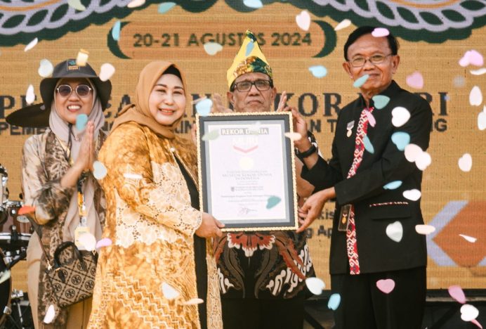 Pecahkan Rekor MURI Bentangan Kain Sasirangan, Ketua PWI Pusat Puji Inisiatif Pemprov Kalsel