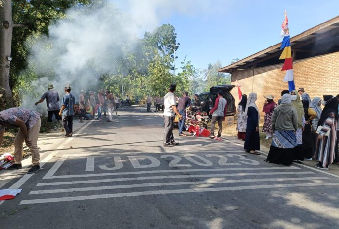 Sukseskan PON XXI, Forkopimcam dan Warga Kuta Cot Glie Gelar Gotong Royong Massal