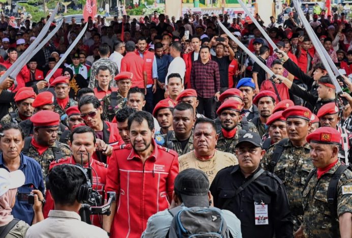 Ribuan Pendukung Partai Aceh Padati Deklarasi Mualem – Dek Fad