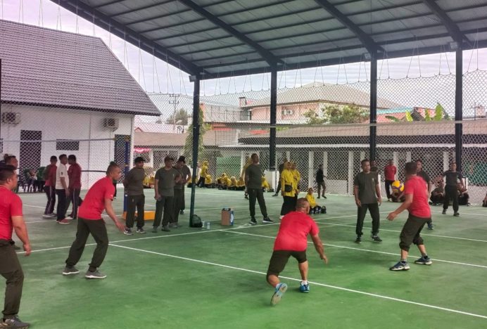 Prajurit dan Persit Kodim 0102/Pidie Bersaing Ketat di Turnamen Voli HUT ke-79 RI