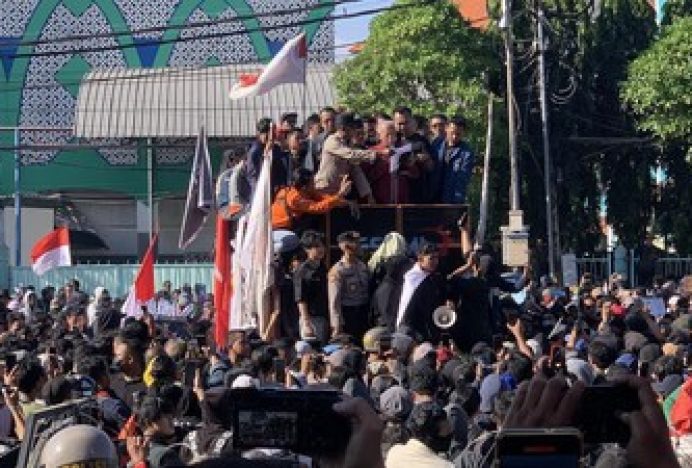 Sengkarut Aturan Syarat Usia Calon Kepala Daerah