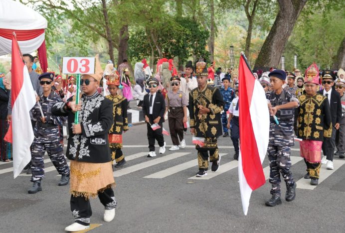 Pakaian Adat Jadi Ikon Karnaval Budaya HUT Kemerdekaan ke-79 RI di Sabang