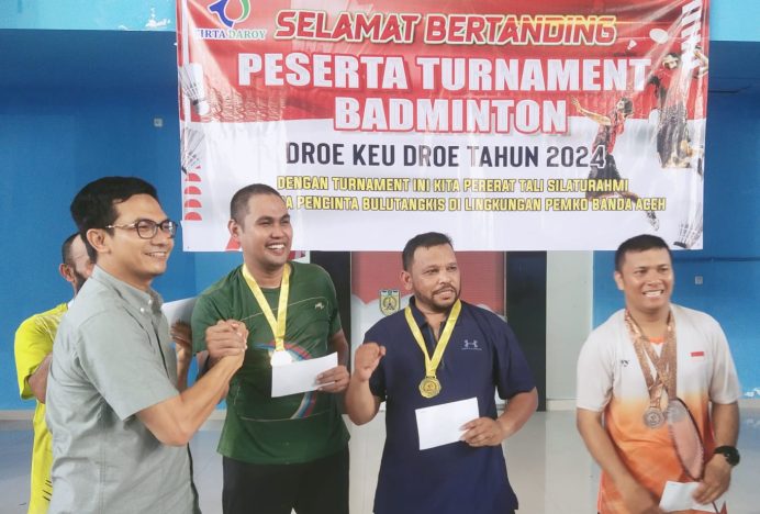 Para Ustaz Kuasai Turnamen Badminton Droe ke Droe